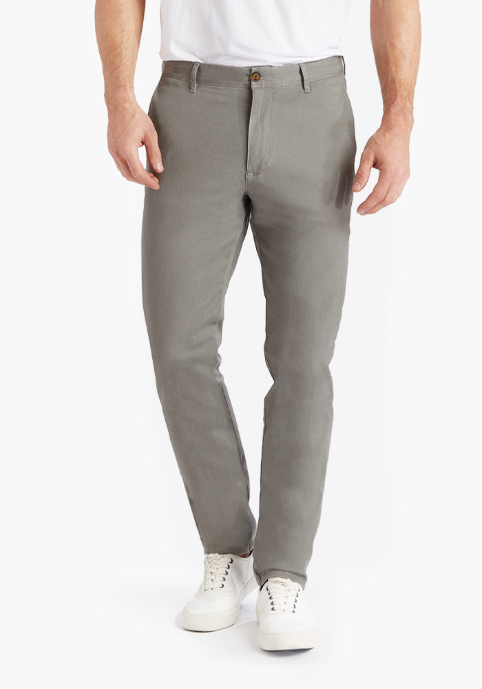 Men wearing Gris claro Everyday Comfort Slim Chino Pants