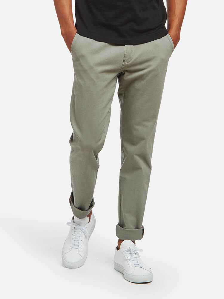 Men wearing Gris claro Everyday Comfort Slim Chino Pants