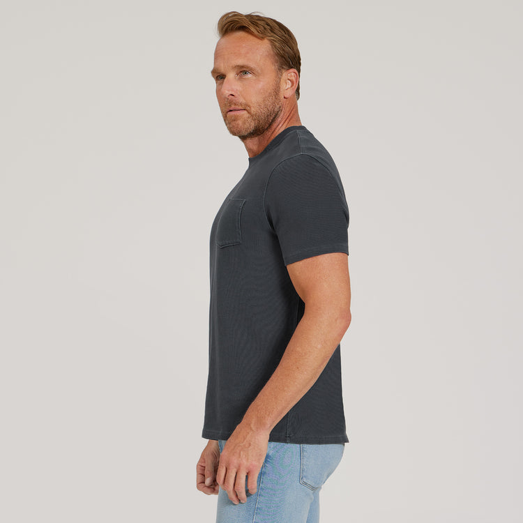 Men wearing Tinta azul vintage Cotton Jersey One Pocket Tee