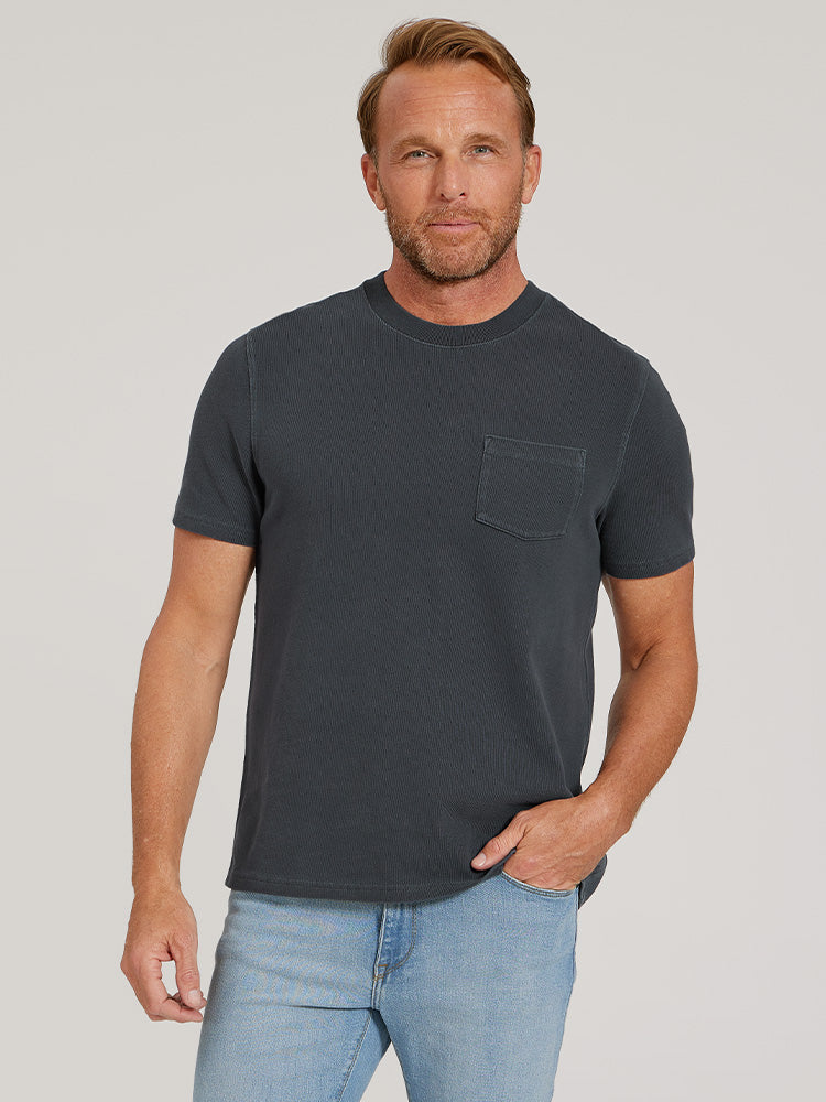 Men wearing Tinta azul vintage Cotton Jersey One Pocket Tee