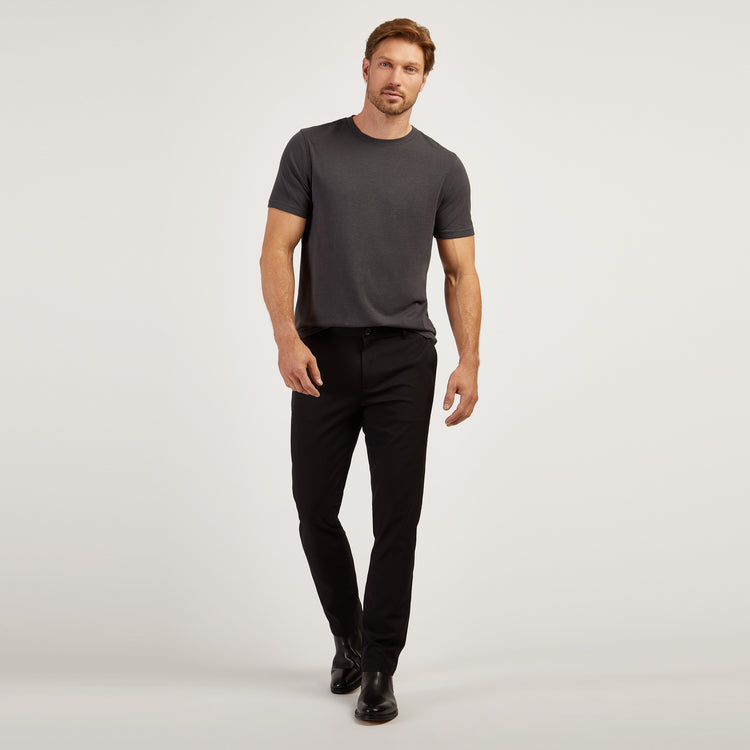 Men wearing Gris oscuro Luxe Stretch Tee