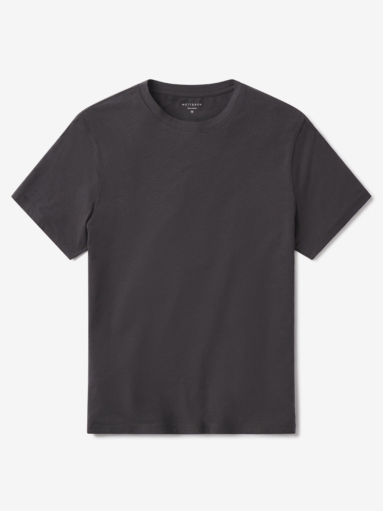 Men wearing Gris oscuro Luxe Stretch Tee