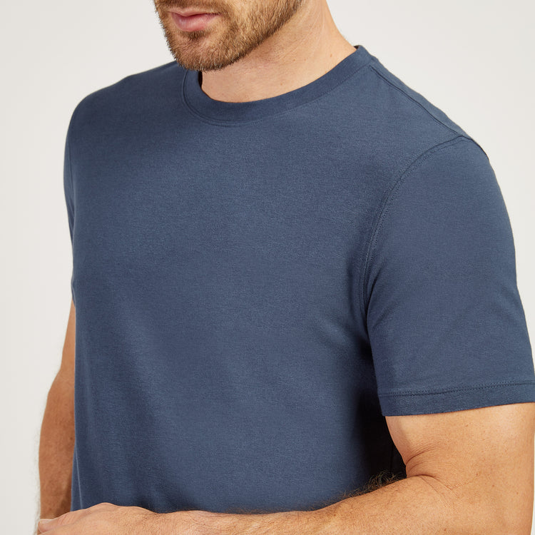Men wearing Azul Grafito Luxe Stretch Tee