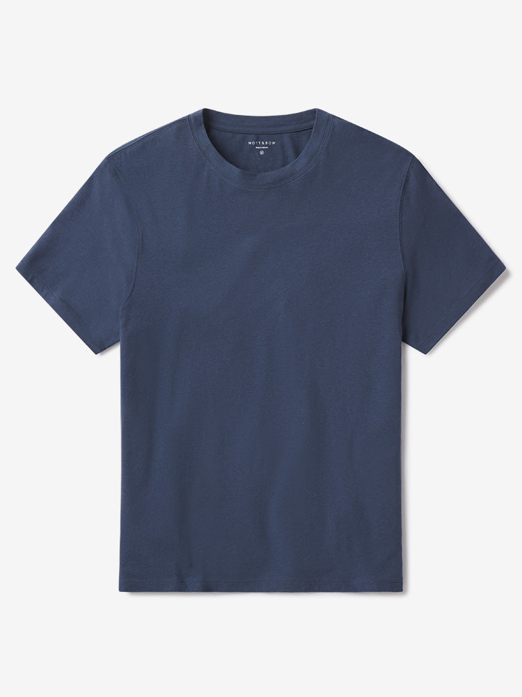 Men wearing Azul Grafito Luxe Stretch Tee