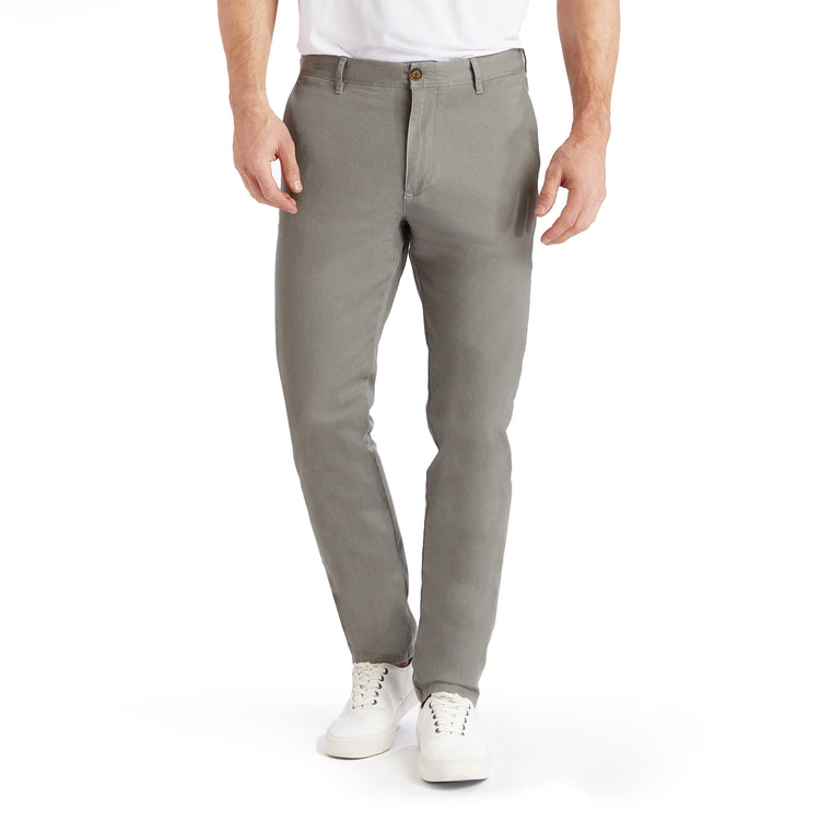 Men wearing Gris claro Everyday Comfort Slim Chino Pants