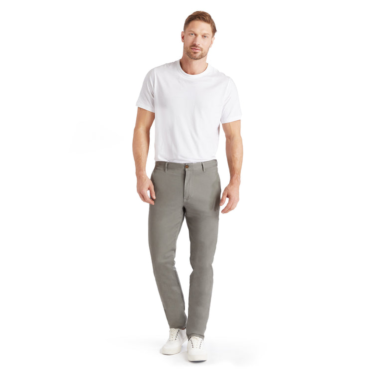 Men wearing Gris claro Everyday Comfort Slim Chino Pants