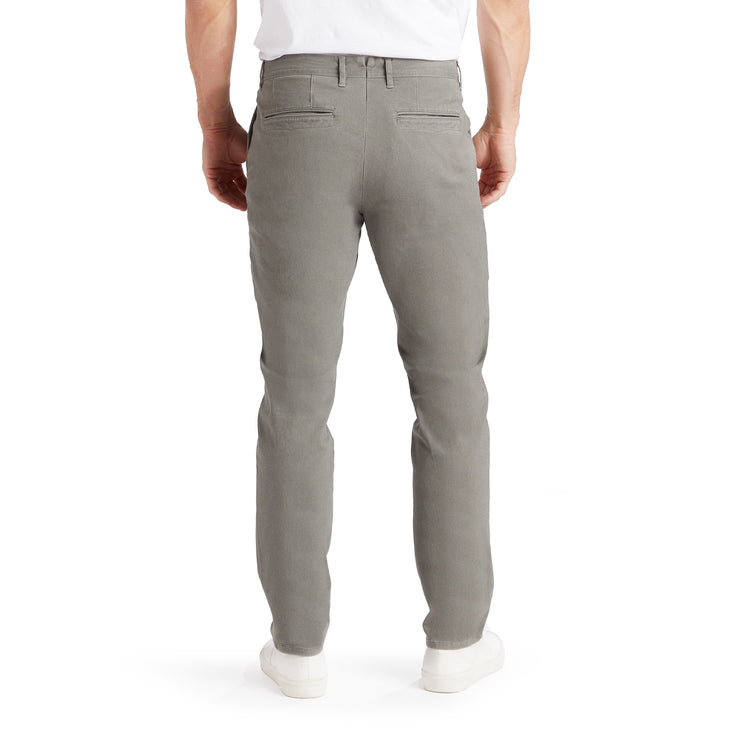 Men wearing Gris claro Everyday Comfort Slim Chino Pants