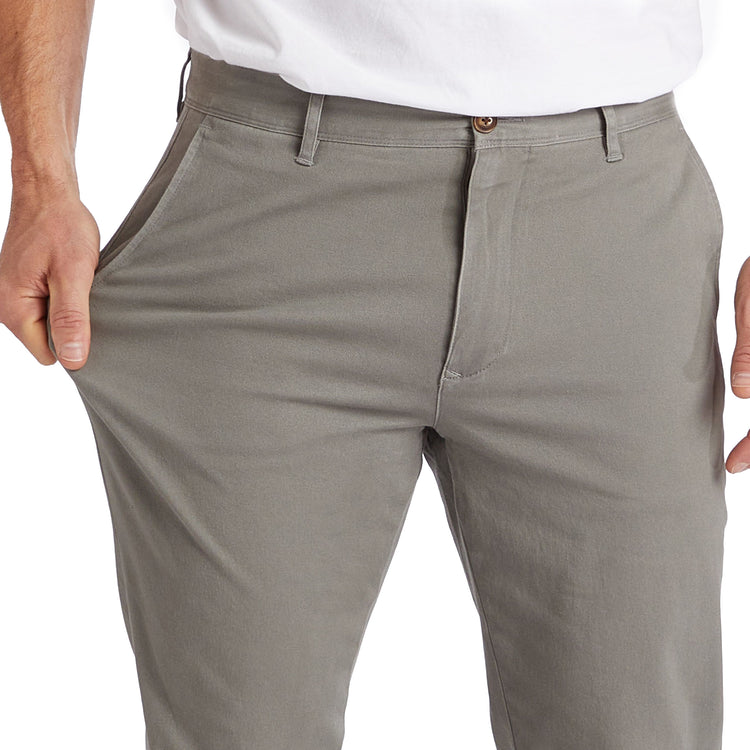 Men wearing Gris claro Everyday Comfort Slim Chino Pants