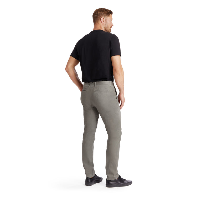 Men wearing Gris claro Everyday Comfort Slim Chino Pants