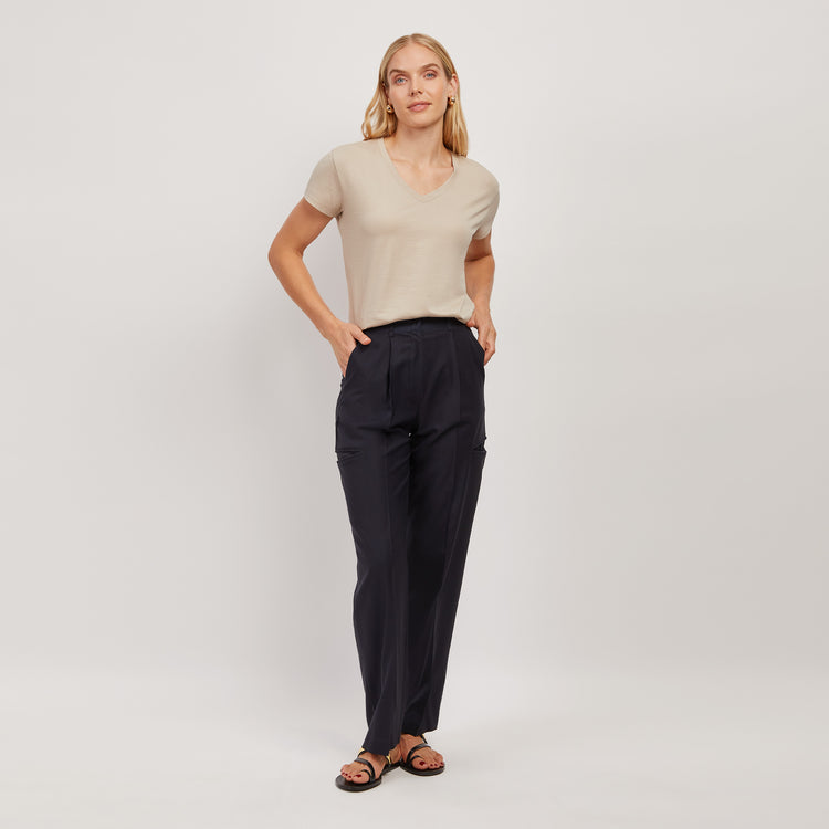 Women wearing Oat Everyday Cotton Relaxed V-Neck Tee