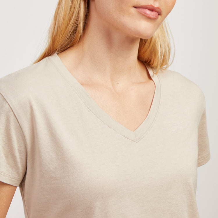 Women wearing Oat Everyday Cotton Relaxed V-Neck Tee