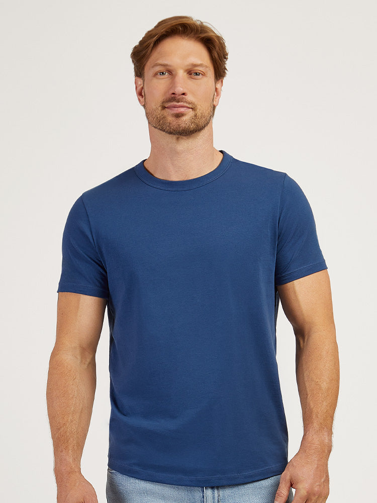 Men wearing White Curved Hem Driggs Tee