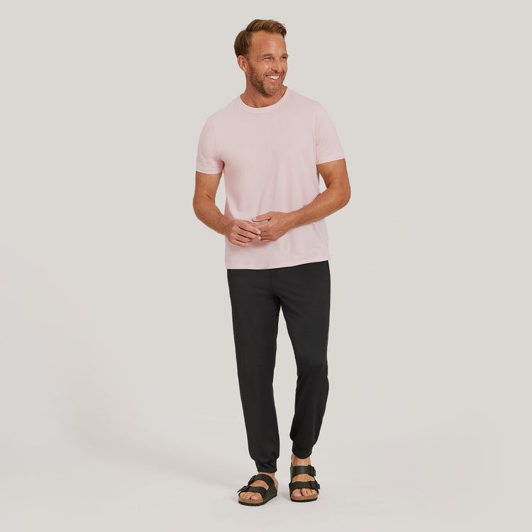 Men wearing Rosa pálido Classic Crew Driggs Tee