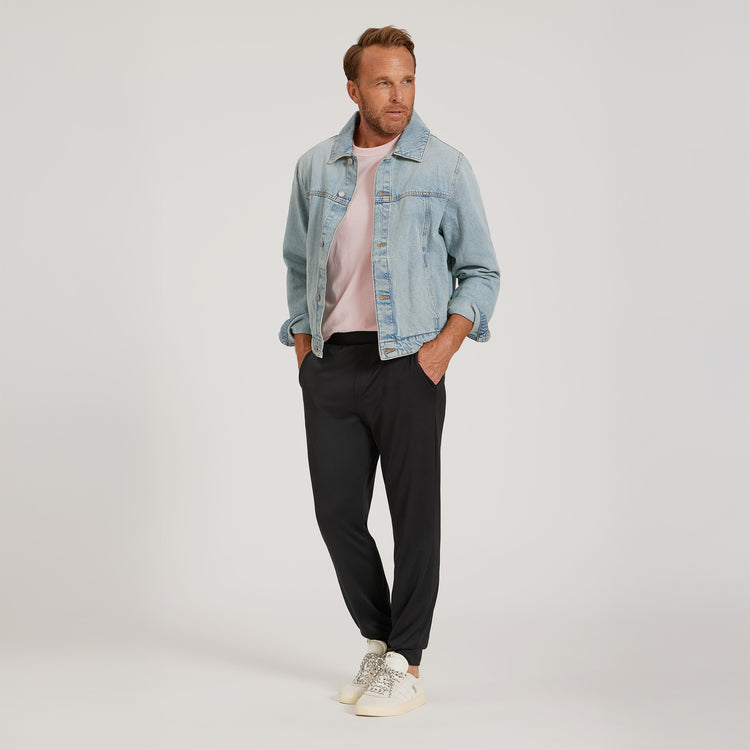 Men wearing Rosa pálido Classic Crew Driggs Tee
