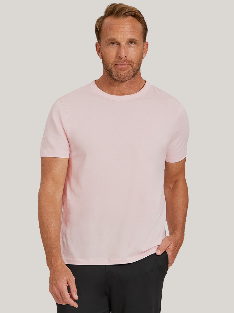 Men wearing Rosa pálido Classic Crew Driggs Tee