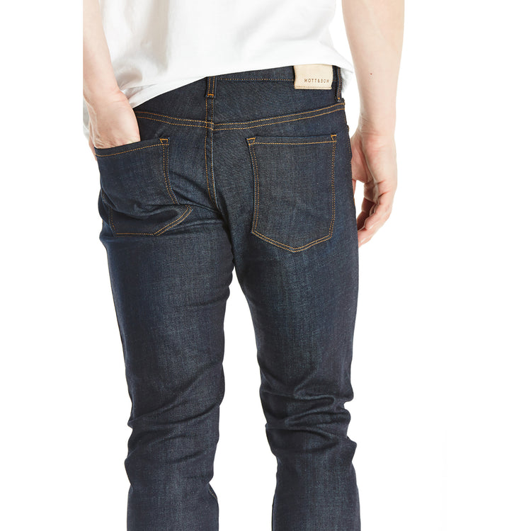 Men wearing Bleu Foncé Slim Crosby Jeans