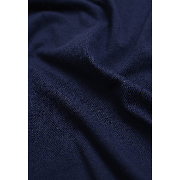 Men wearing Azul marino Classic V-Neck Driggs Tee