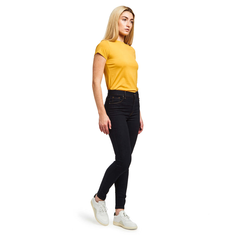 Women wearing Azul oscuro High Rise Skinny Moore Jeans