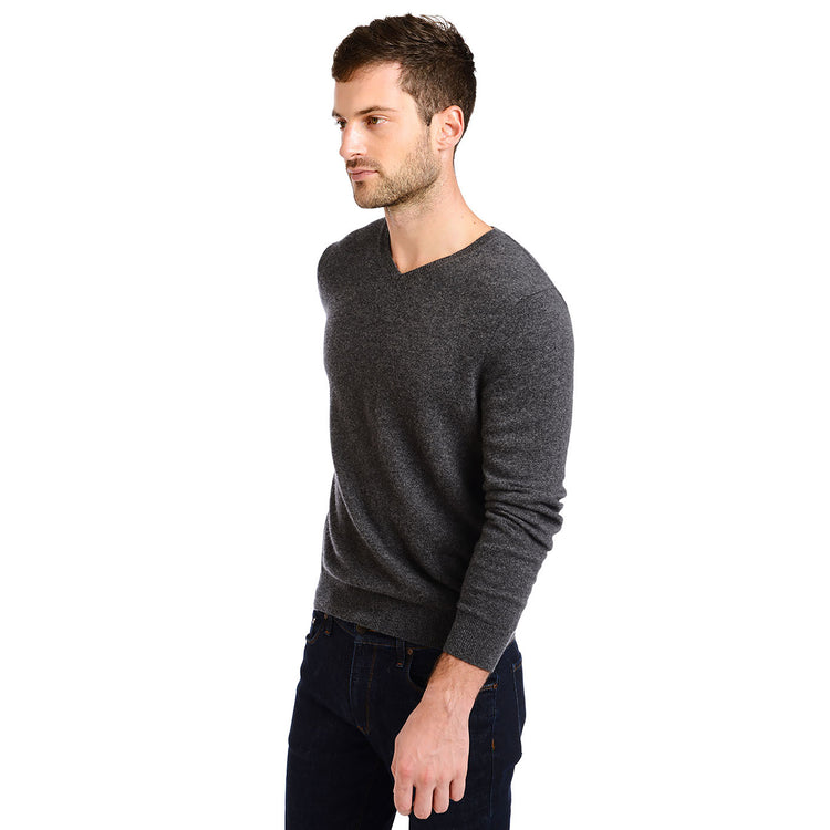 Men wearing Gris Fusain Classic Cashmere V-Neck Bergen Sweater