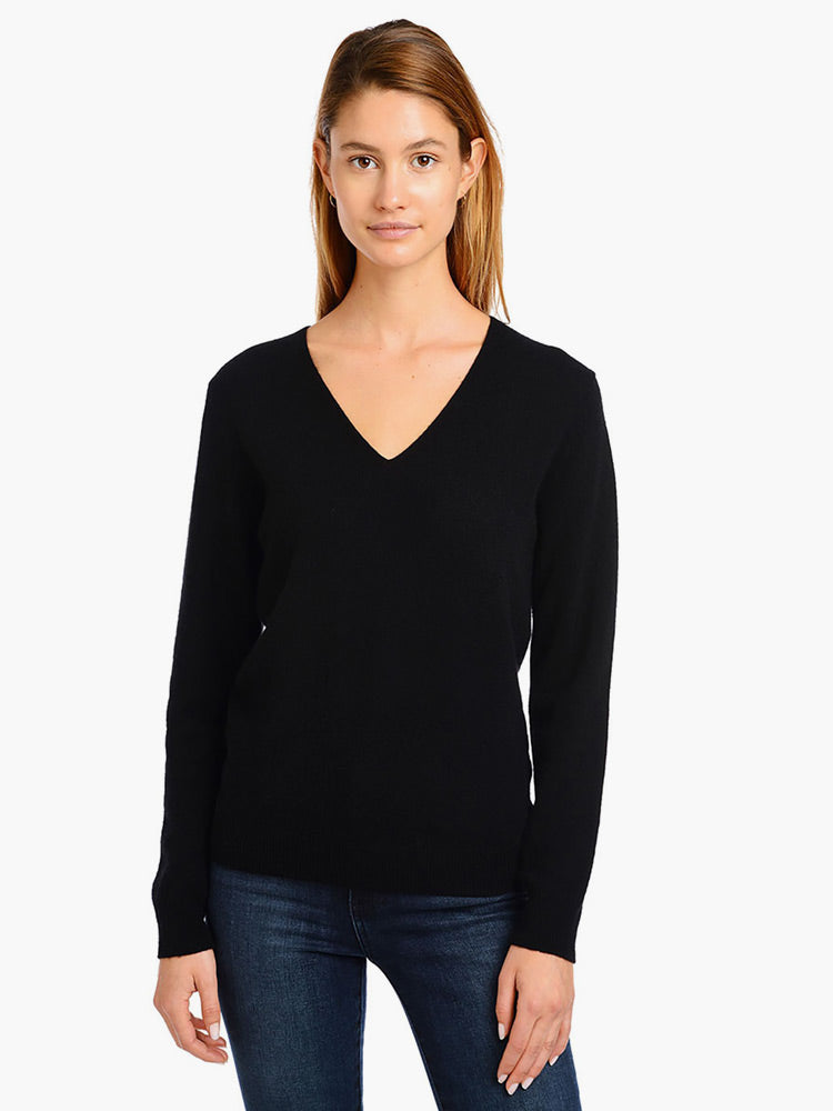 Women wearing Negro Cashmere V-Neck Willow Sweater