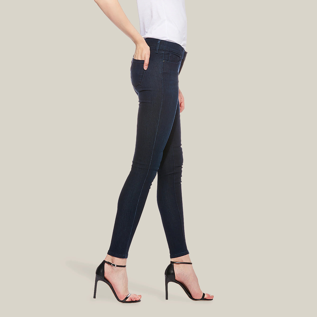 Women wearing Azul oscuro/medio Jane Mid Rise Skinny Jeans