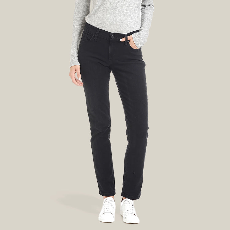 Women wearing Negro lavado Allen Mid Rise Slim Straight Jeans