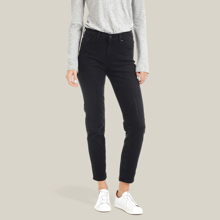 Women wearing Noir délavé Allen High Rise Slim Mom Jeans