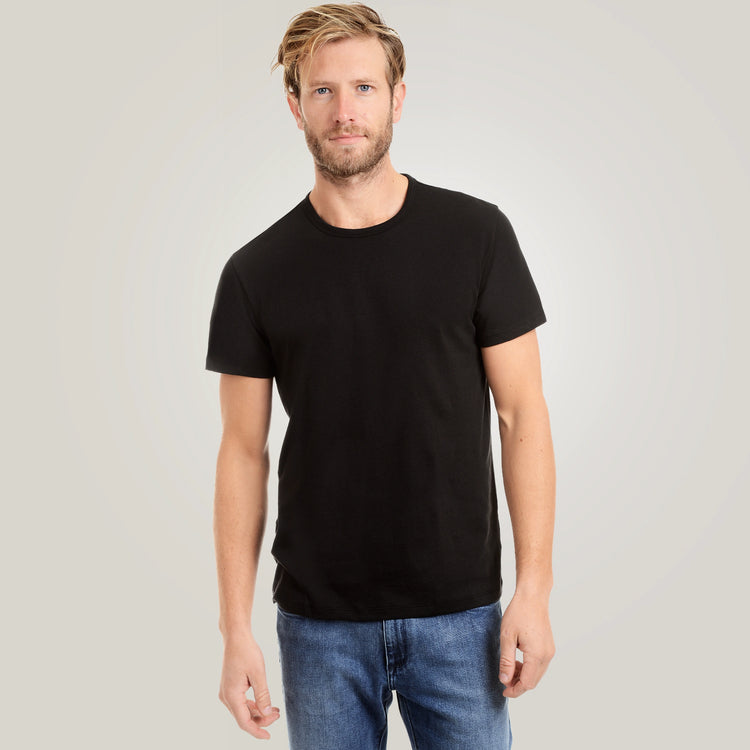 Men wearing Black Classic Crew Driggs Tee