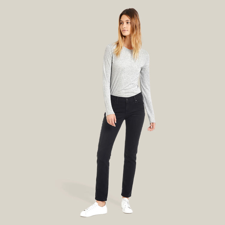 Women wearing Negro lavado Allen Mid Rise Slim Straight Jeans