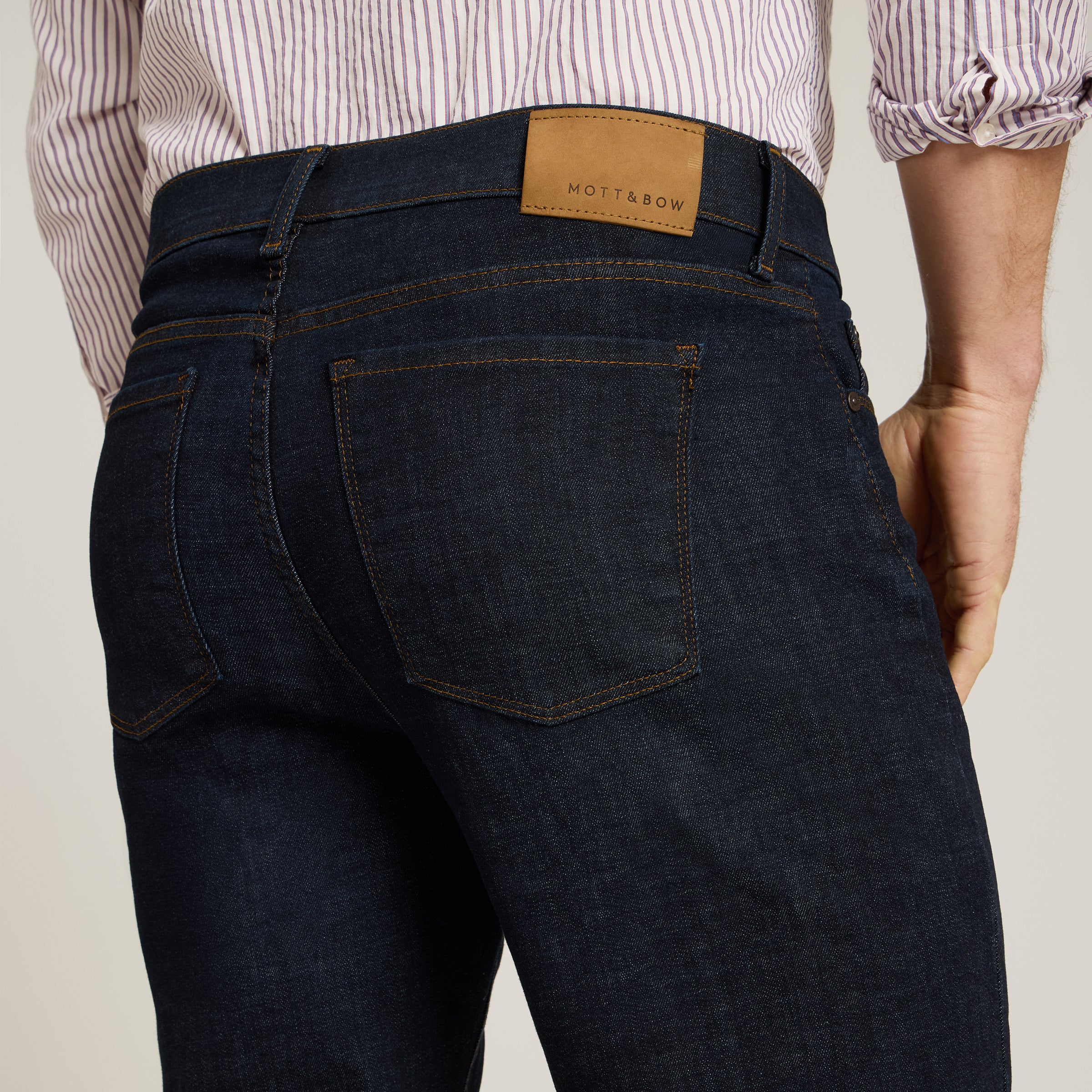 Men wearing Azul oscuro Straight Crosby Jeans