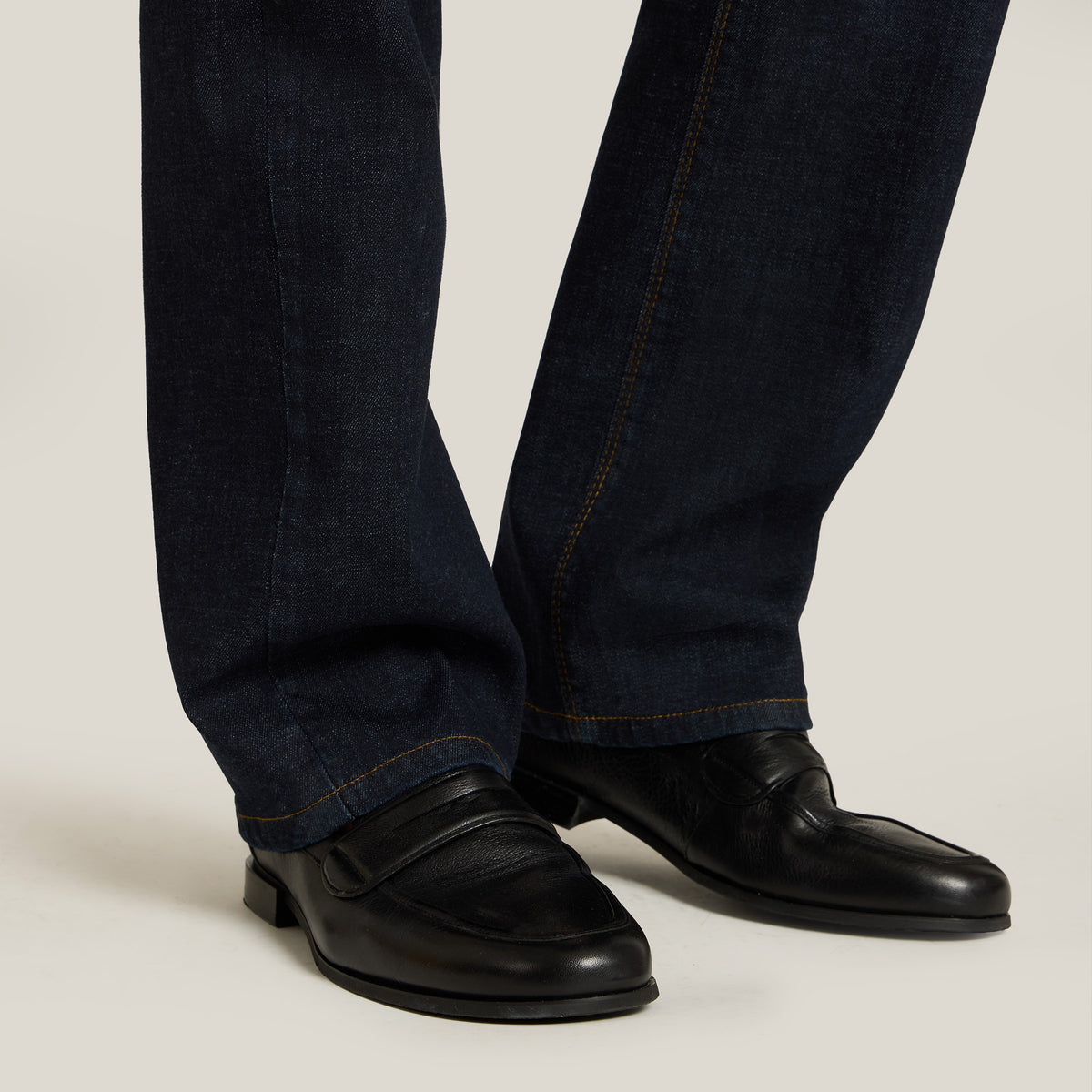 Men wearing Azul oscuro Straight Crosby Jeans