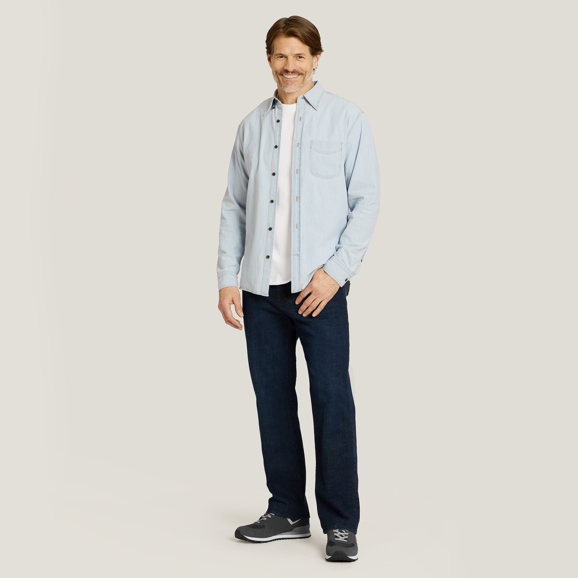 Men wearing Bleu  Médium/Foncé Straight Crosby Jeans