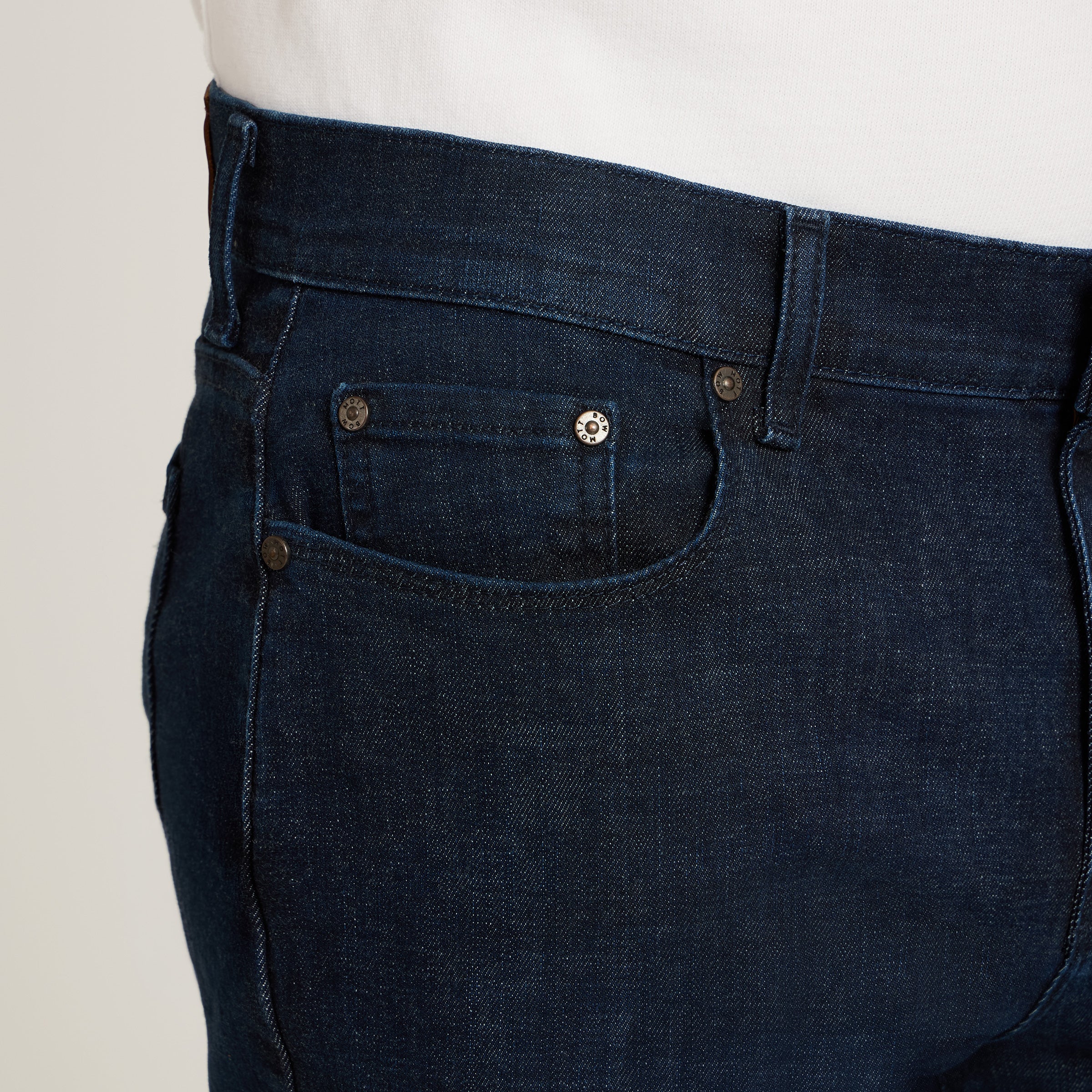 Men wearing Bleu  Médium/Foncé Straight Crosby Jeans