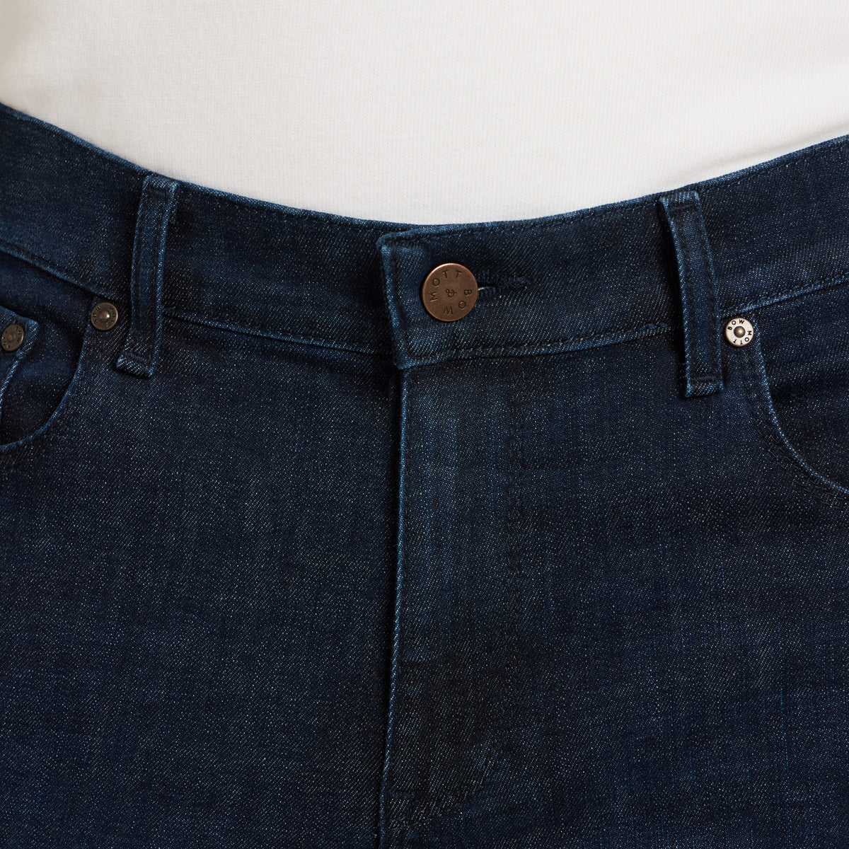 Men wearing Bleu  Médium/Foncé Straight Crosby Jeans