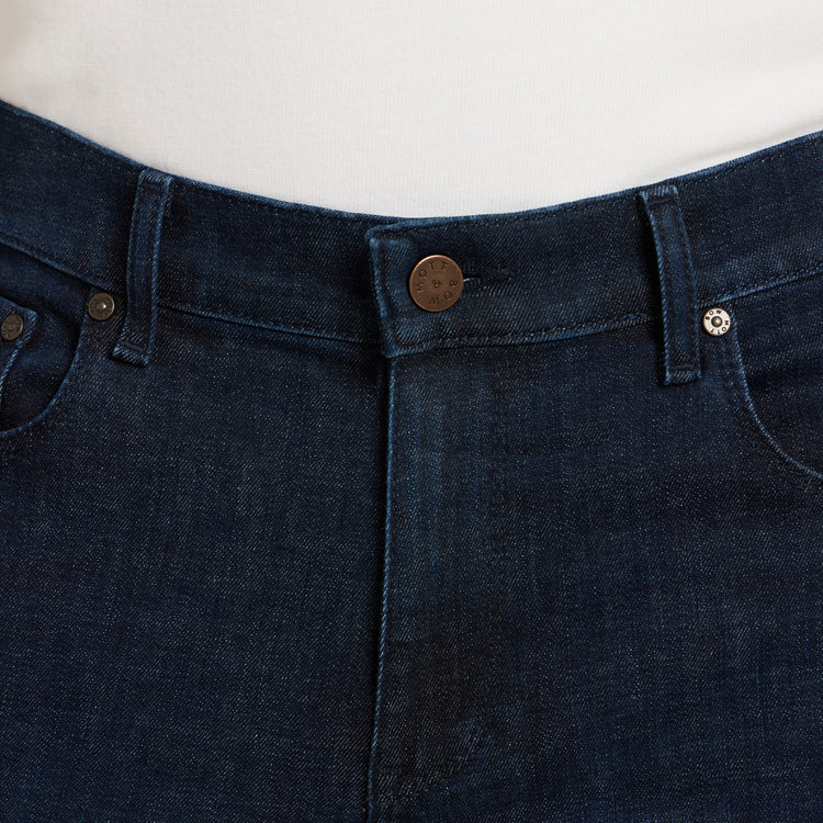 Men wearing Bleu  Médium/Foncé Straight Crosby Jeans