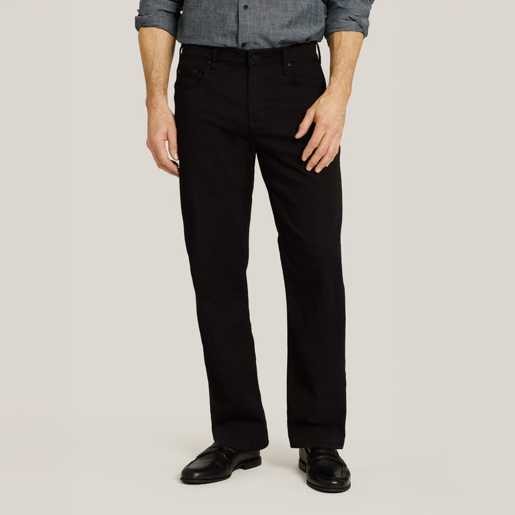Men wearing Noir Straight Jay Jeans