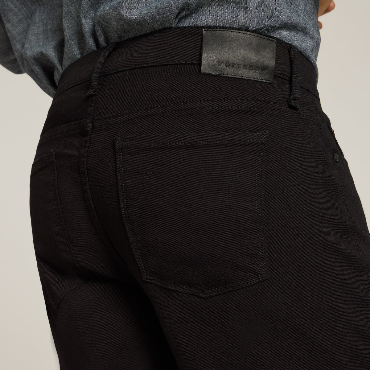 Men wearing Noir Straight Jay Jeans