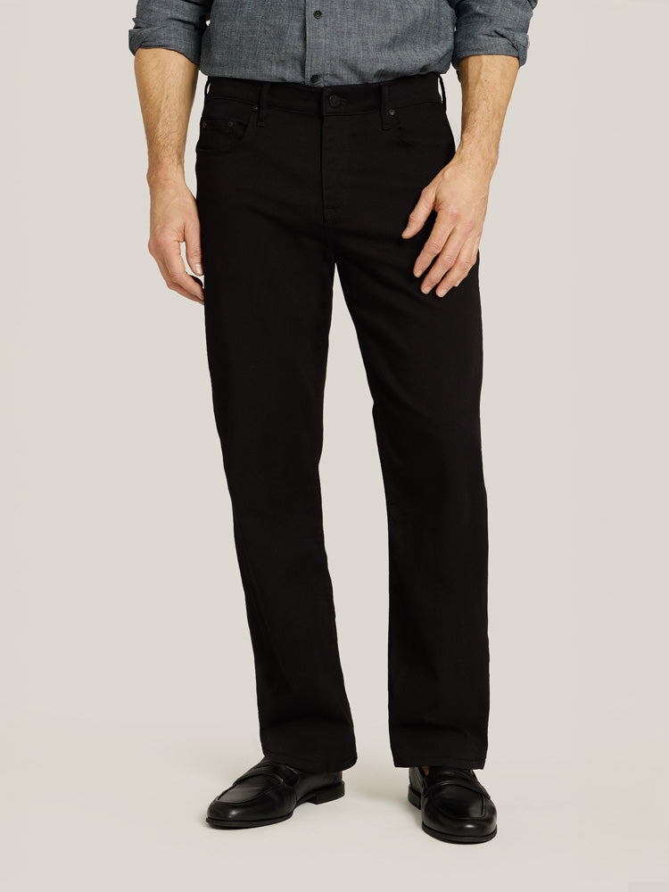 Men wearing Noir Straight Jay Jeans