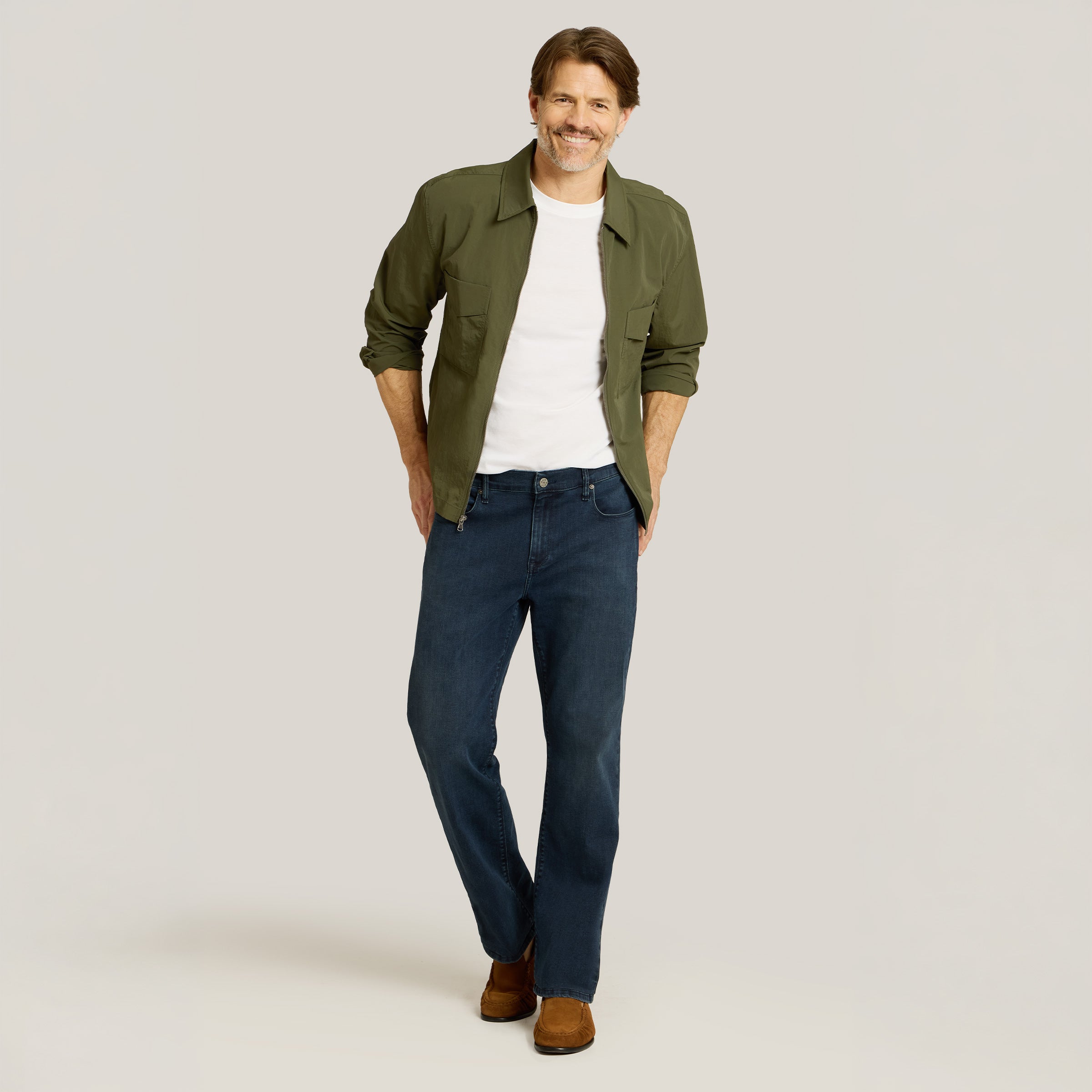 Men wearing Bleu  Médium/Foncé Straight Staple Jeans