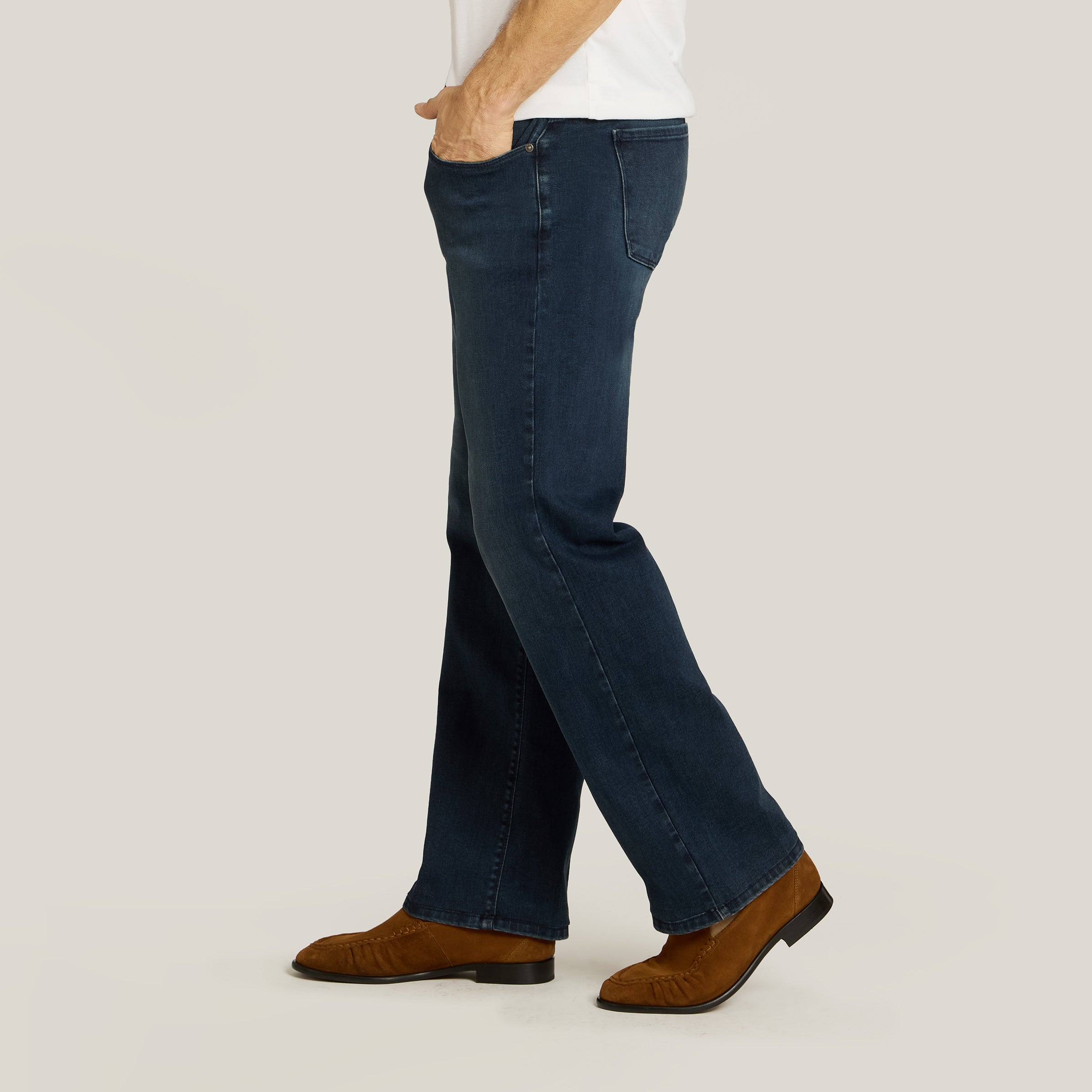 Men wearing Bleu  Médium/Foncé Straight Staple Jeans