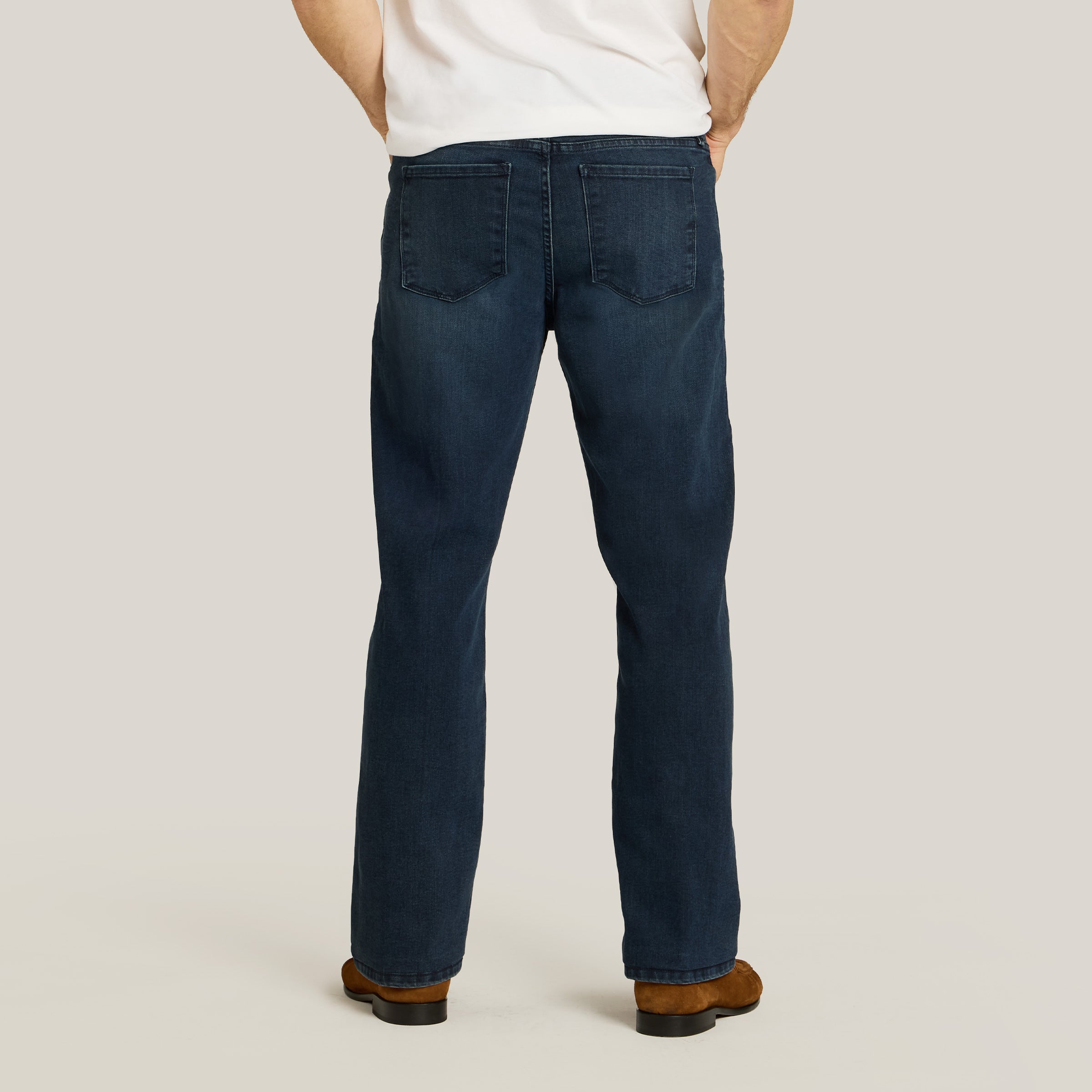 Men wearing Bleu  Médium/Foncé Straight Staple Jeans