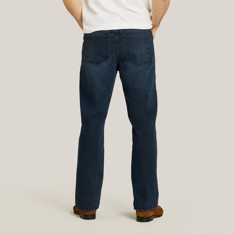Men wearing Bleu  Médium/Foncé Straight Staple Jeans