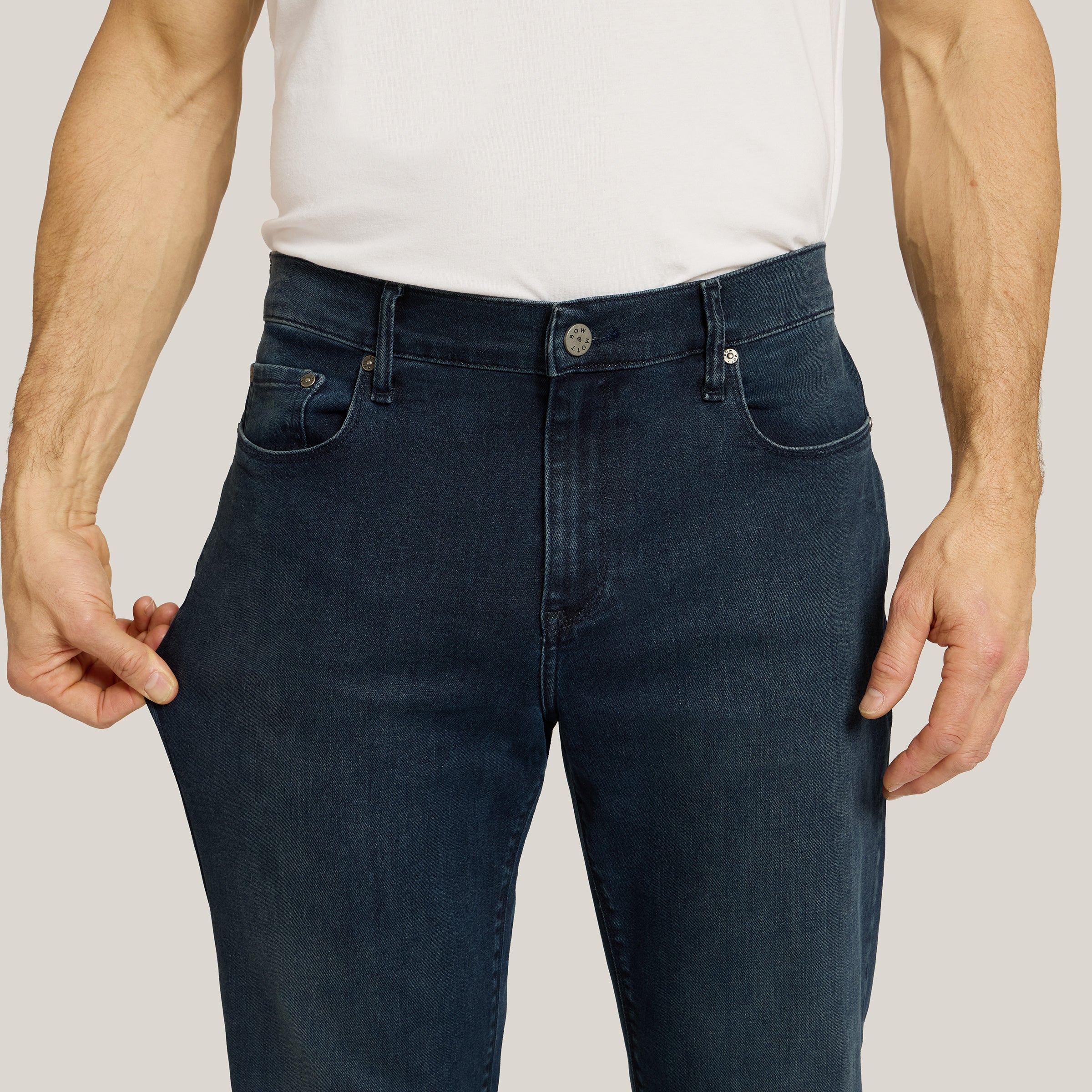 Men wearing Bleu  Médium/Foncé Straight Staple Jeans