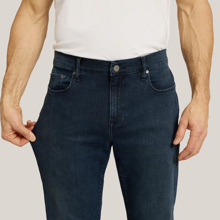 Men wearing Bleu  Médium/Foncé Straight Staple Jeans
