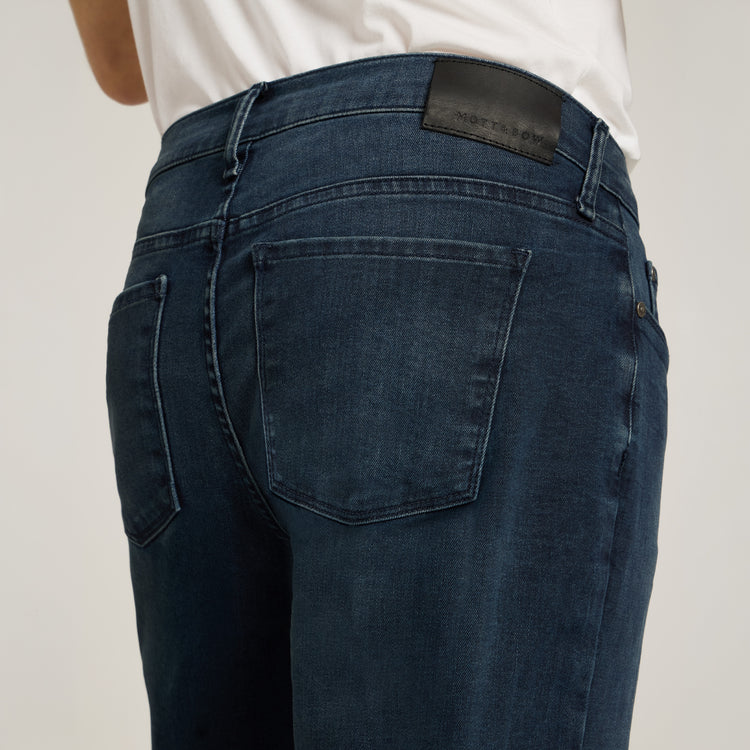 Men wearing Bleu  Médium/Foncé Straight Staple Jeans