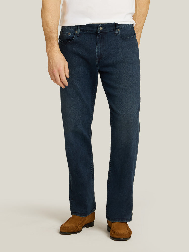 Men wearing Bleu  Médium/Foncé Straight Staple Jeans