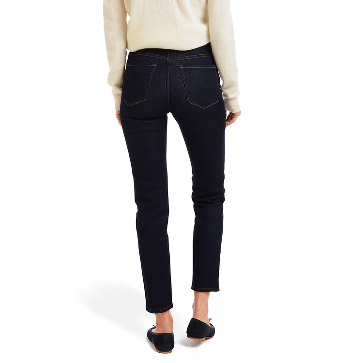Women wearing Bleu Foncé High Rise Mom Oliver Jeans